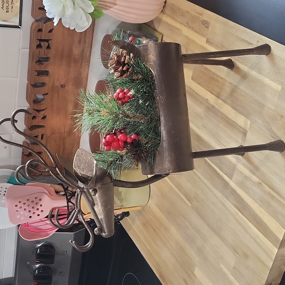 🦌🎄 Decorative Farmhouse Metal Reindeer with Pine Greenery and Red Berry Accent